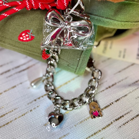 Madden Girl 🍓 Brand New Strawberry Tote Bag + Coin Pouch + Charms - Picture 8 of 8